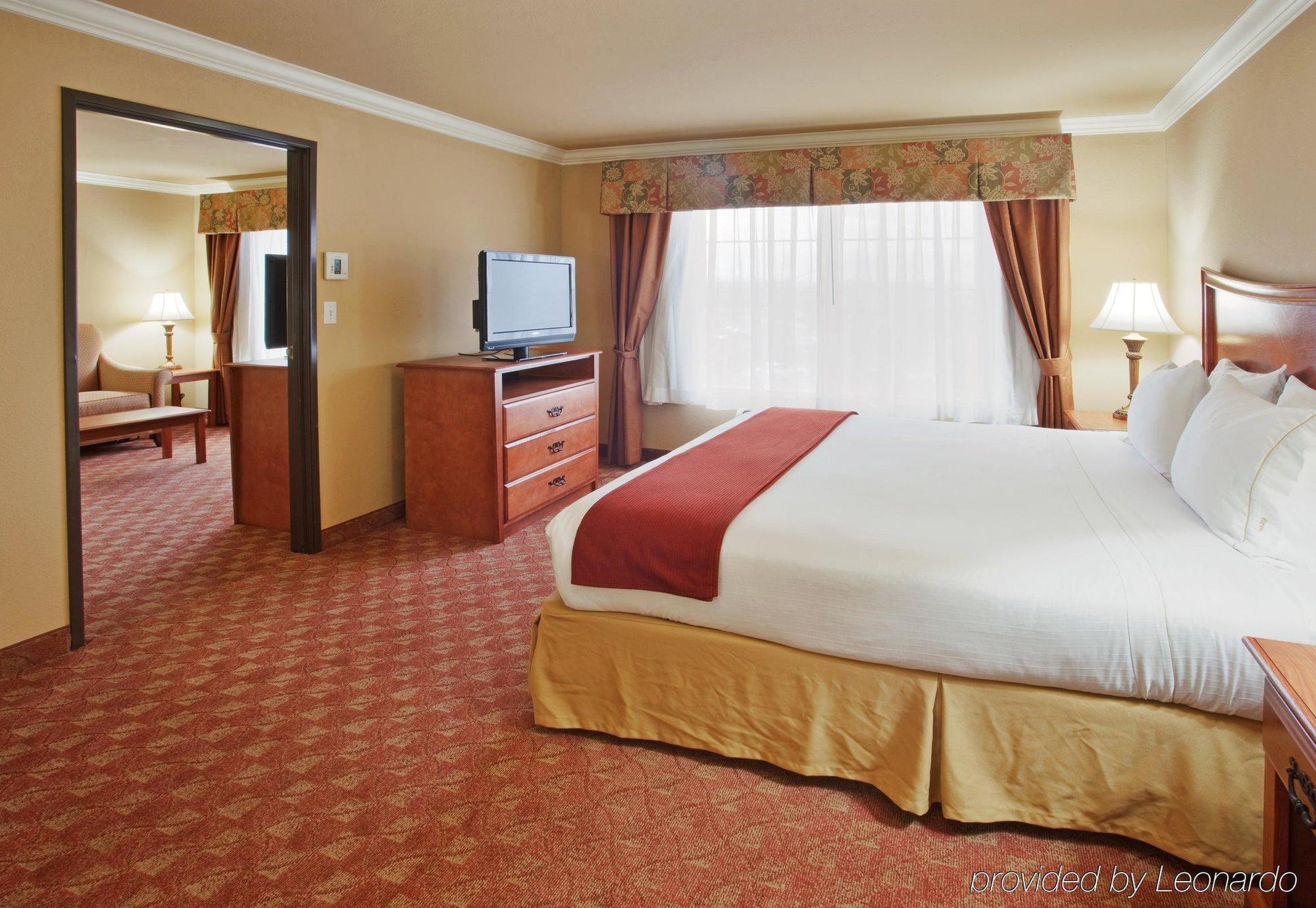 Holiday Inn Express & Suites Oakland - Airport By Ihg Habitación foto